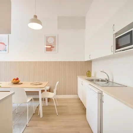 בית הארחה Double & Suite, Marques De Pombal, 1min Metro *