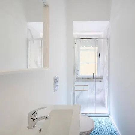 Double & Suite, Marques De Pombal, 1min Metro בית הארחה