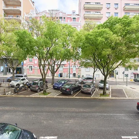 בית הארחה Double & Suite, Marques De Pombal, 1min Metro *