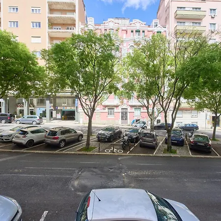 Πανσιόν Double & Suite, Marques De Pombal, 1min Metro Lisboa
