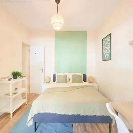 Double & Suite, Marques De Pombal, 1min Metro Πανσιόν Lisboa